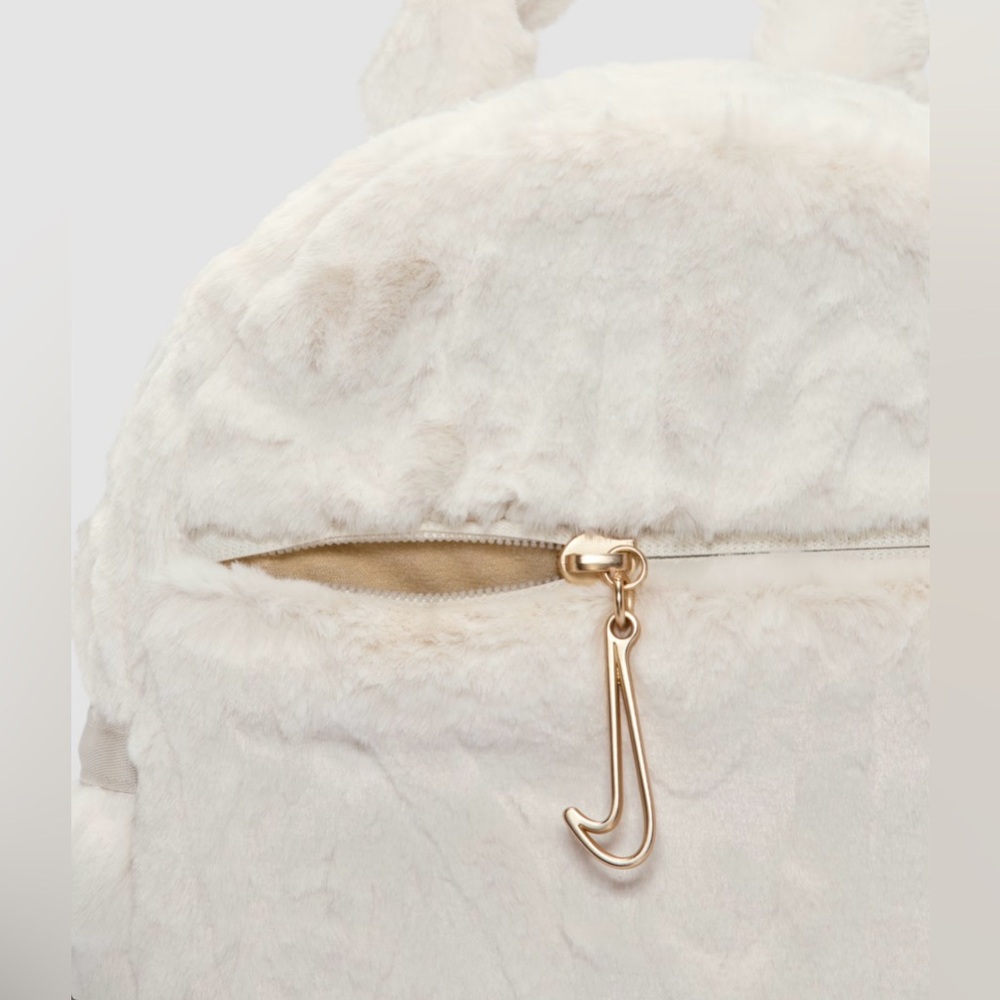 NIKE Elegant White Faux Fur Backpack - Picture 5 of 7